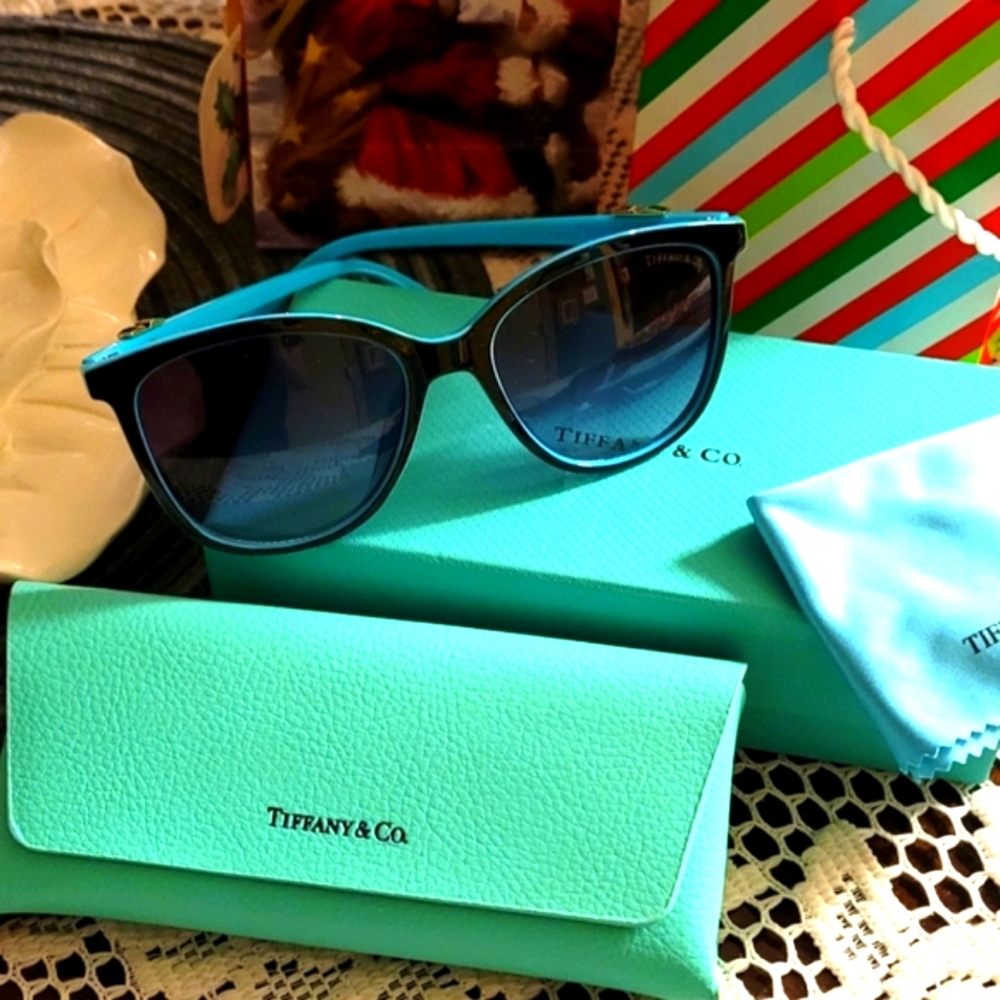 👄TIFFANY & COMPANY SUNGLASSES ✅ MADE IN ITALY BOX, CASE INCLUDED✅